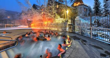 Aspens # 547 Prime Ski-in Ski-out Location! Top Floor Unit, Pool, Hot tubs, BBQ