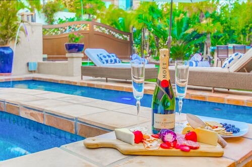 Private Luxury Resort Home in ♥ of the City - Pool ♥ Spa ♥ Outdoor Lounge ♥ Casa Paradiso