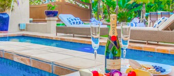 Private Luxury Resort Home in ♥ of the City - Pool ♥ Spa ♥ Outdoor Lounge ♥ Casa Paradiso