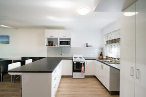 Fridge, microwave, oven, stovetop - Coolum Beach Getaway: Beach & Shops - Book Direct (Coolum Beach)