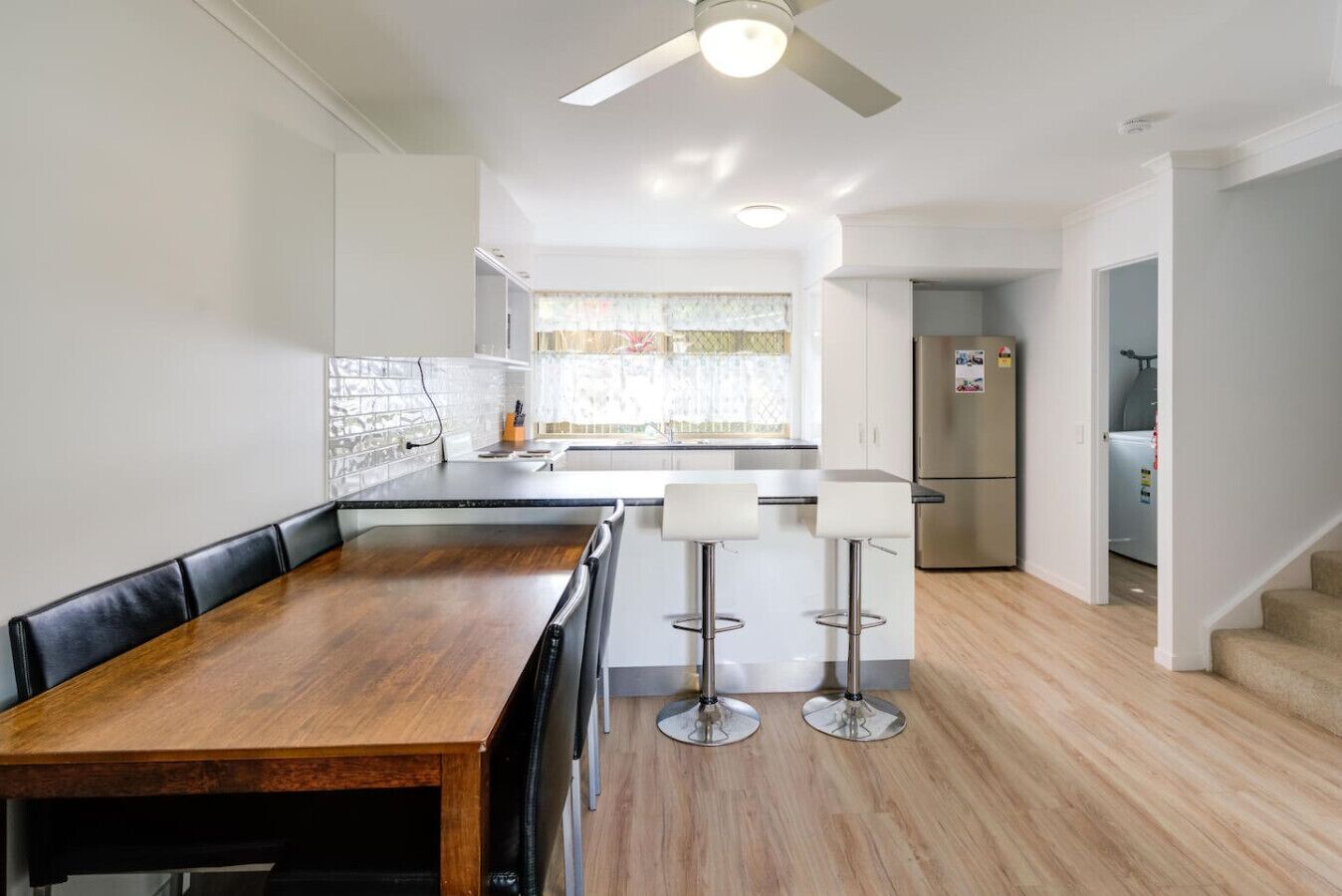 ثلاجة، ميكروويف، فرن، موقد طهي مسطح