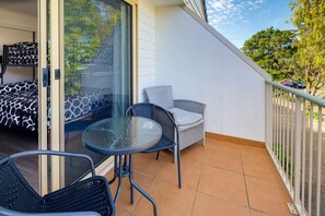 Terrace/patio - Coolum Beach Getaway: Beach & Shops - Book Direct (Coolum Beach)
