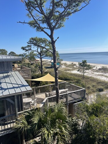 BEACH FRONT to BAY with boatdock, swimming pool, pickleball courts and  kayaks.