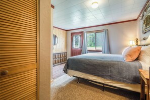 3 bedrooms, travel cot, free WiFi, bed sheets