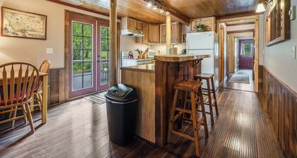 Private Guest House - Ten Minutes to Glacier National Park