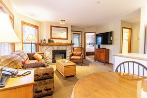 Téléviseur, foyer, lecteur de DVD