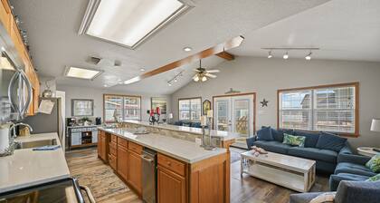 Fabulous Lighthouse, stone's throw away from beach,120 ft ,w/ stunning views!