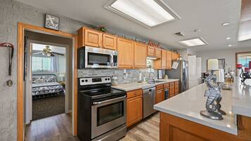 Refrigerador, microondas, horno, placa de cocina