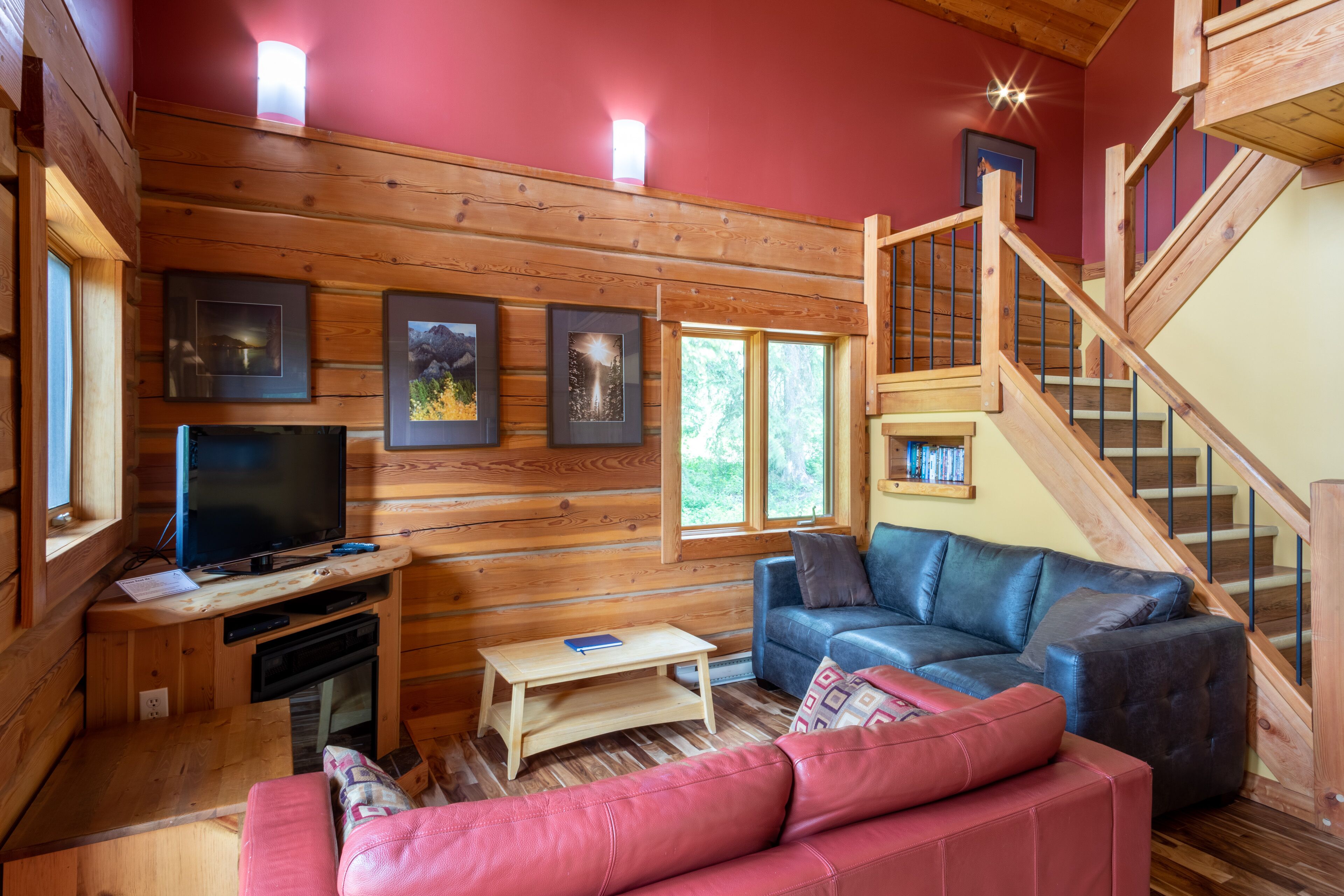 Smart-TV, Kamin, DVD-Player, Bücher