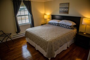 3 bedrooms, pillow-top beds, iron/ironing board, WiFi