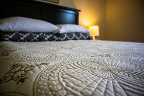 3 bedrooms, pillowtop beds, iron/ironing board, WiFi - Peridot By The Shore, Rocky Harbour Newfoundland (Rocky Harbour)