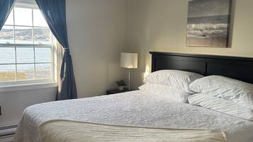 3 bedrooms, pillowtop beds, iron/ironing board, WiFi