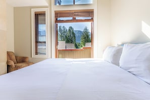 4 bedrooms, iron/ironing board, internet, bed sheets