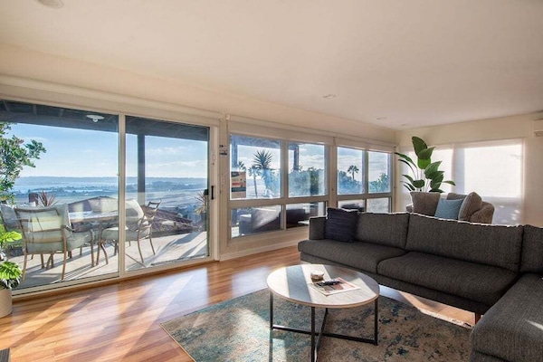 Immerse yourself in the breathtaking views of San Diego Harbor and downtown through the floor-to-ceiling bay windows.