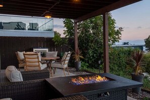 Outdoor dining - ♥ Best Value in SD! $1M Views; Great Location; Award Winner ♥ (San Diego)