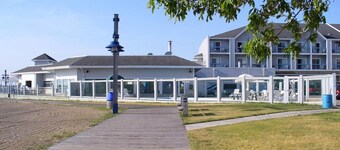 Gimli Beach Condos # 2 - Gimli's best location!