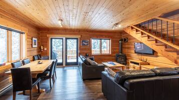 Smart TV, fireplace, DVD player