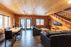Smart TV, fireplace, DVD player