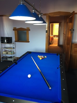 Games room - ROCKLYN HOUSE - QUIET, CONVENIENT & CENTRAL LOCATION (Moonah)
