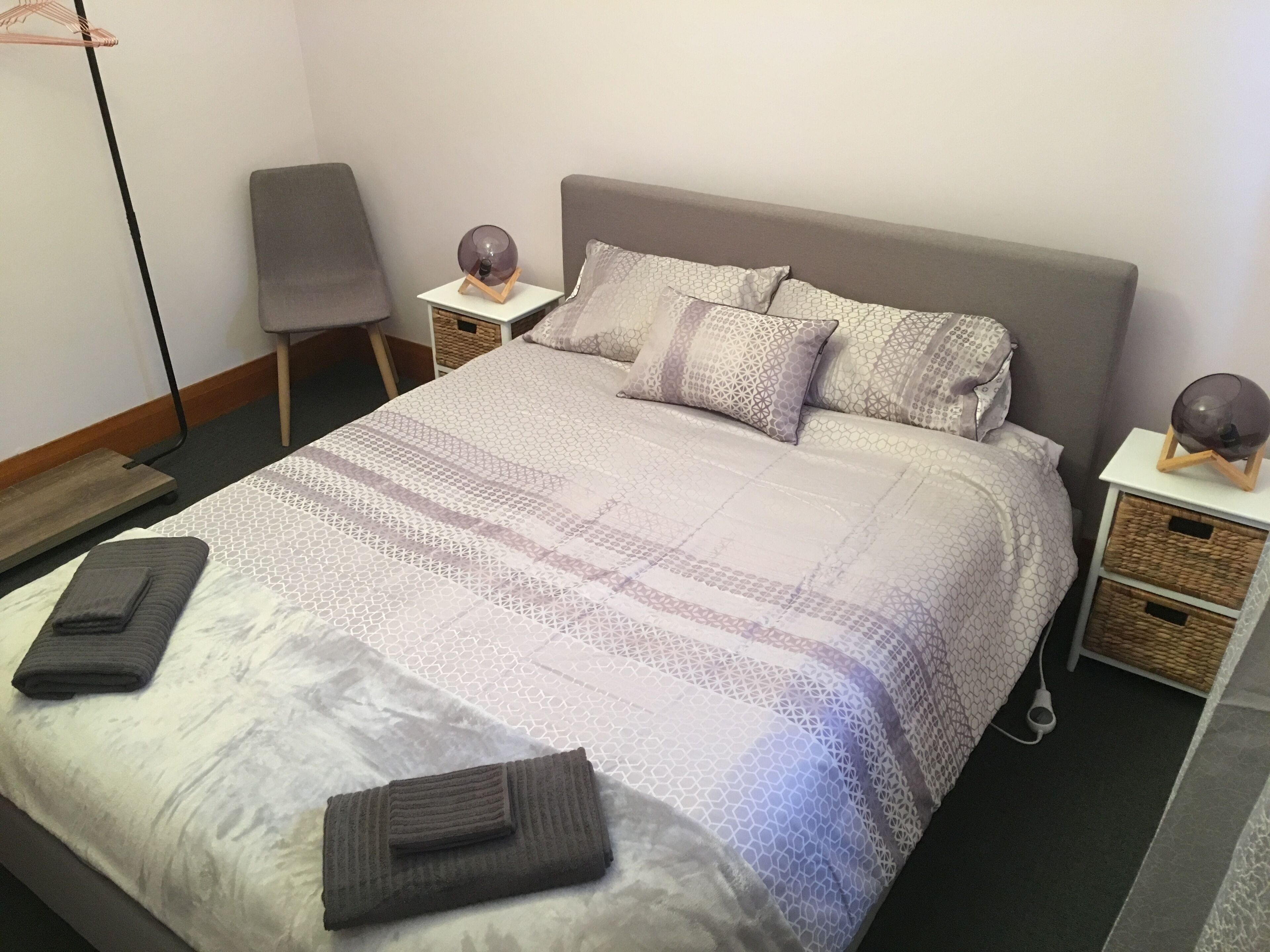 3 slaapkamers, een strijkplank/strijkijzer, reisbedje, wifi