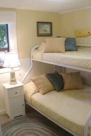 2 habitaciones, escritorio, tabla de planchar con plancha y wifi gratis