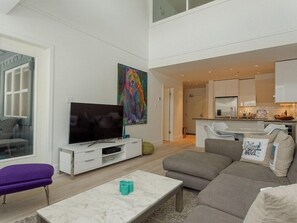 Smart TV, fireplace, DVD player