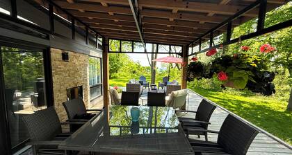 The NEST-an upscale beach cottage in Holiday Beach Conservation Area