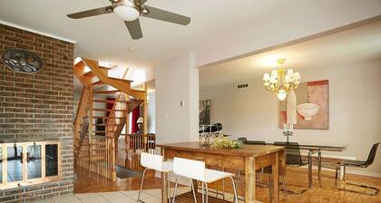 Big Cozy House 5 bedrooms close to downtown