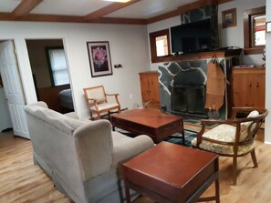 Televisio, takka, DVD-soitin