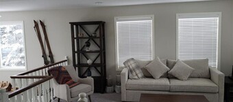 3 Storey, 6 Bedroom, 5 Bthrm, 2 Kitchens, Ski in/Ski out Multi-Family Mountain H