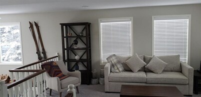 3 Storey, 6 Bedroom, 5 Bthrm, 2 Kitchens, Ski in/Ski out Multi-Family Mountain H