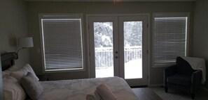 6 bedrooms, WiFi, bed sheets