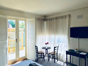 1   室のベッドルーム、防音設備、アイロン / アイロン台、WiFi (無料)