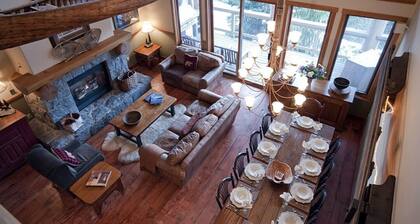 Luxury 4 Bedroom TRUE Ski in/ ski out Townhome in Exclusive Taluswood