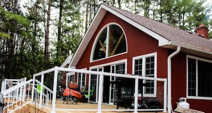 Stunning Executive, Post & Beam, Fenelon Falls/Bobcaygeon Waterfront Retreat