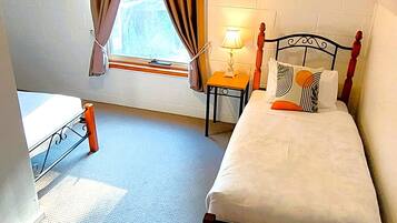 4 bedrooms, iron/ironing board, free WiFi, bed sheets