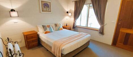 4 chambres, fer et planche à repasser, Wi-Fi gratuit, draps fournis