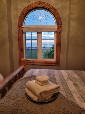 4 bedrooms, iron/ironing board, travel crib, free WiFi