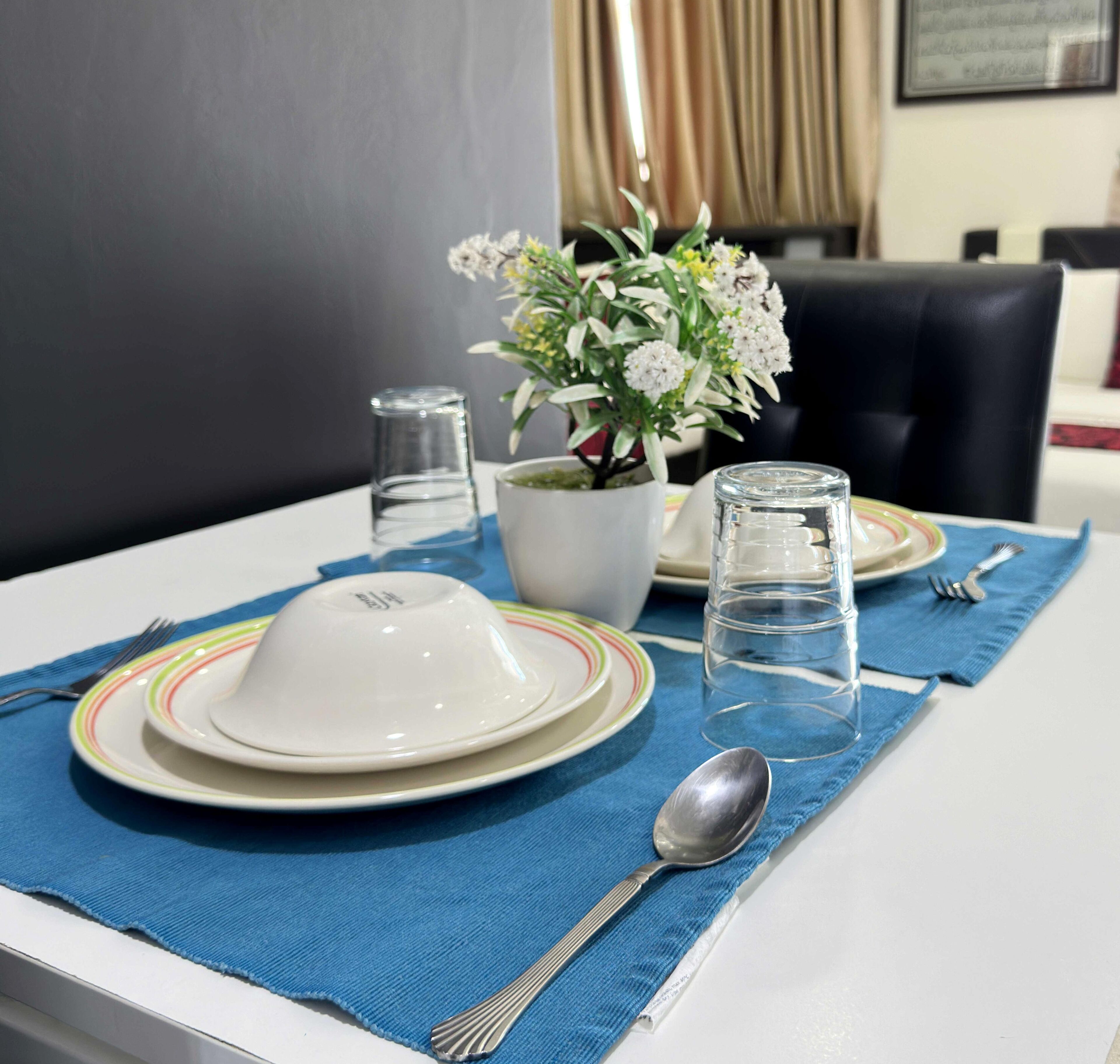 舒适开间, 城市景观 | 客房内用餐