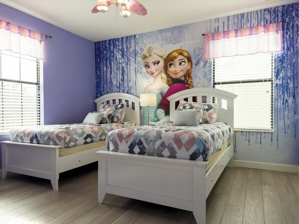 8 habitaciones, escritorio, tabla de planchar con plancha y wifi gratis