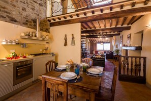 Dining - 2BR apartment, downtown Cortona, close to anything, beautiful view (Cortona)