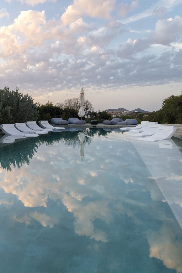 Pool - Stylish seaside private villa with pool, 1min from Mikri Santa sandy beach! (Paros)