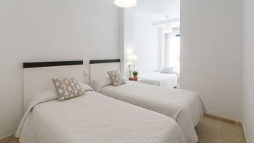 3 dormitorios, tabla de planchar con plancha, wifi gratis y ropa de cama