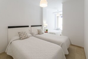 3 chambres, fer et planche à repasser, accès au Wi-Fi (inclus)