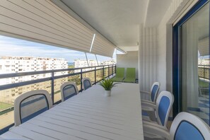 Outdoor dining - Condo with swimming pools, HEATED Swiming pool / FREE wifi / BBQ. - only families (Playa de Gandía)