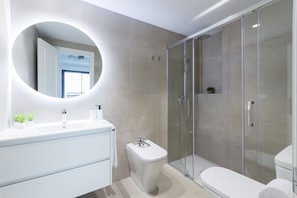 Bathtub, hair dryer, towels