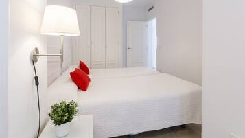 3 bedrooms, iron/ironing board, free WiFi, bed sheets