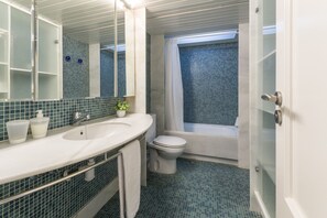 Baignoire, serviettes fournies