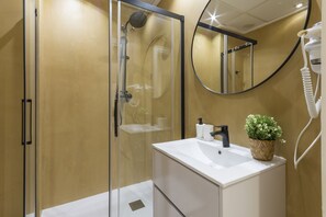 Shower, hair dryer, towels - Beautiful apartment, modern decoration. Next to the port. Free WIFI - only families (Playa de Gandía)