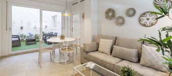Beautiful apartment, modern decoration. Next to the port. Free WIFI